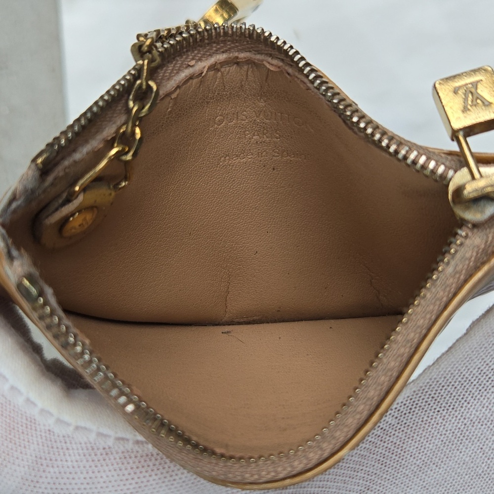 Louis Vuitton Vernis Key Ring Pouch Gold - Picture 16 of 17